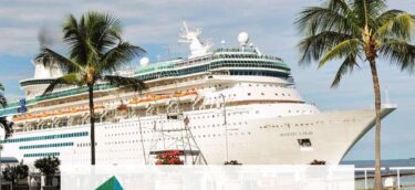 Cruise ship glass requires maintenance and restoration. Miami, FL